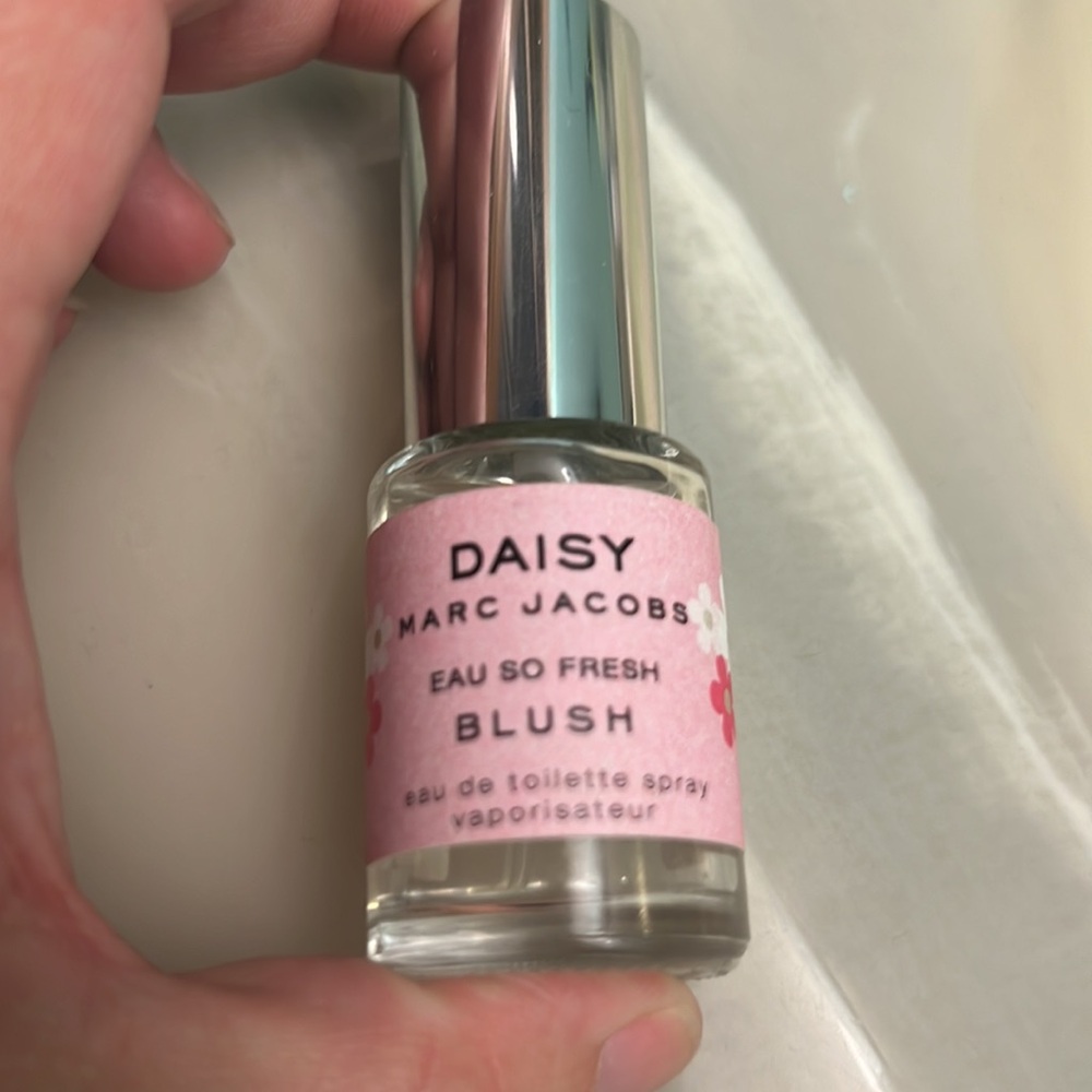 Marc Jacobs Daisy Eau So Fresh Blush - Picture 2 of 7